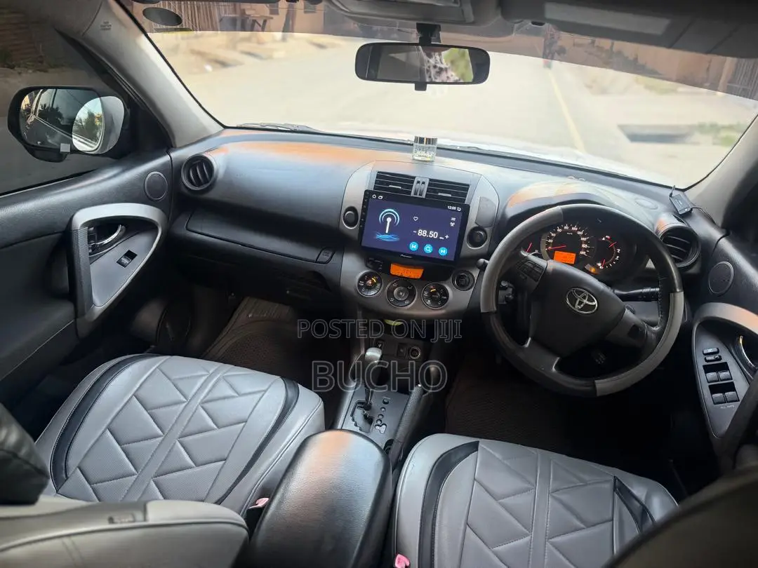 Toyota Vanguard 2010 Silver