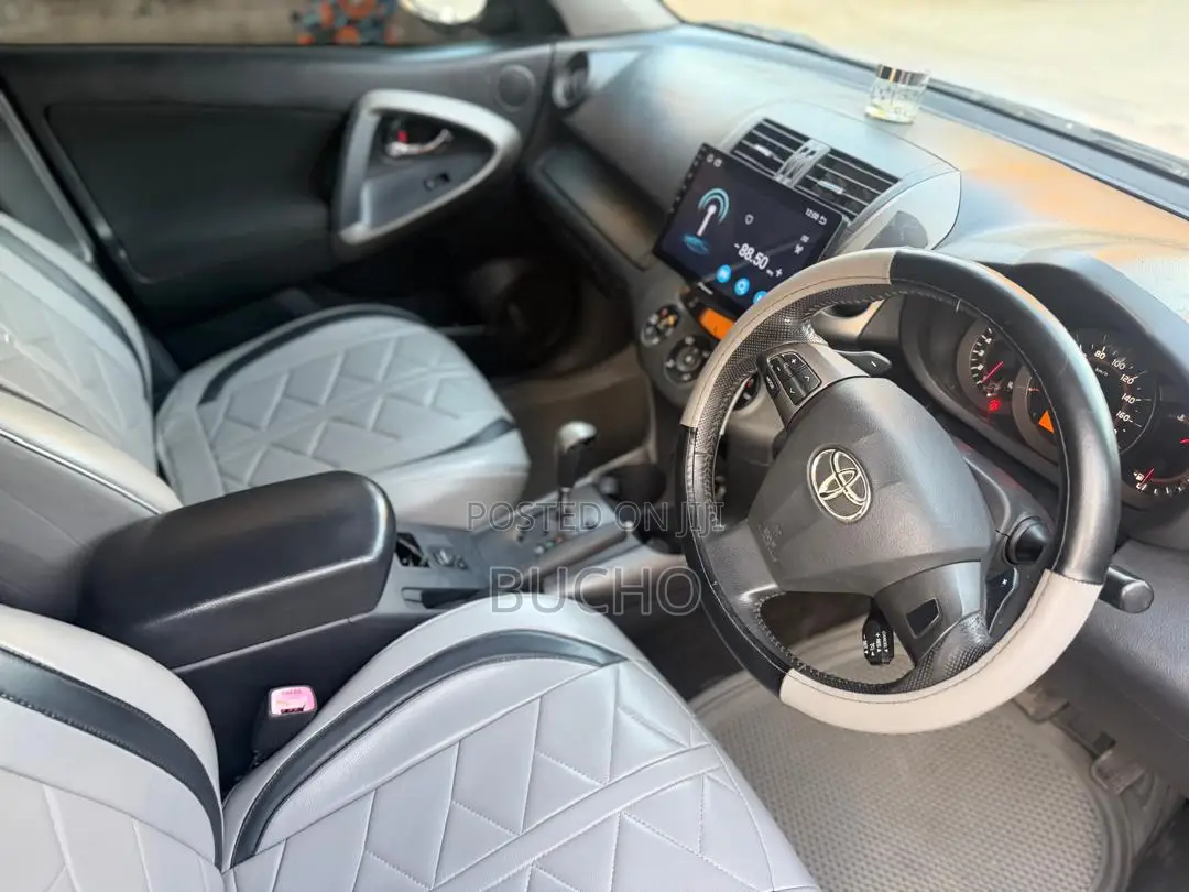 Toyota Vanguard 2010 Silver