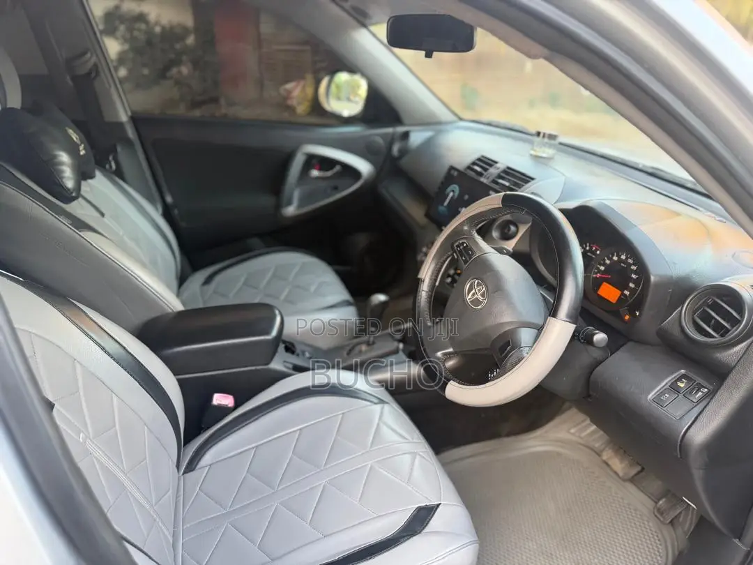 Toyota Vanguard 2010 Silver