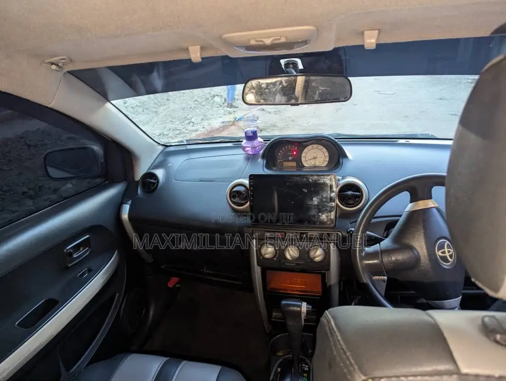 Toyota IST 2005 Silver