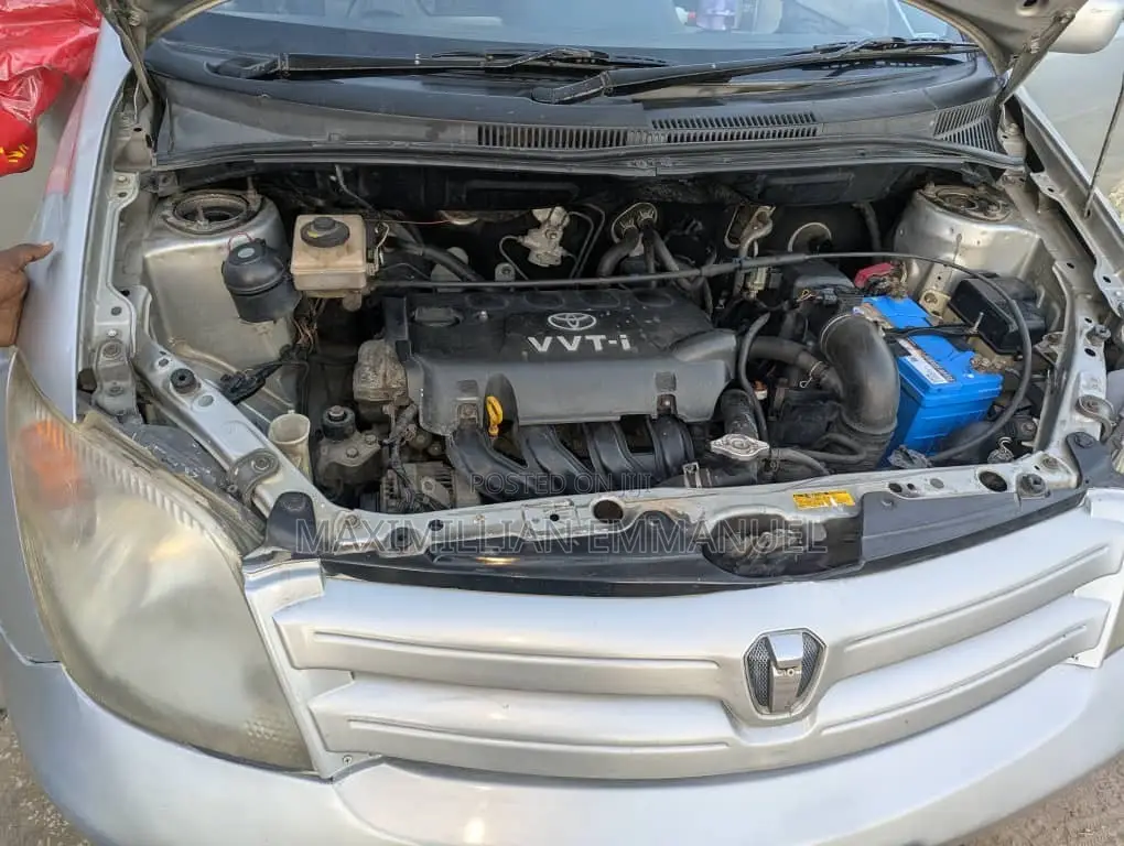 Toyota IST 2005 Silver