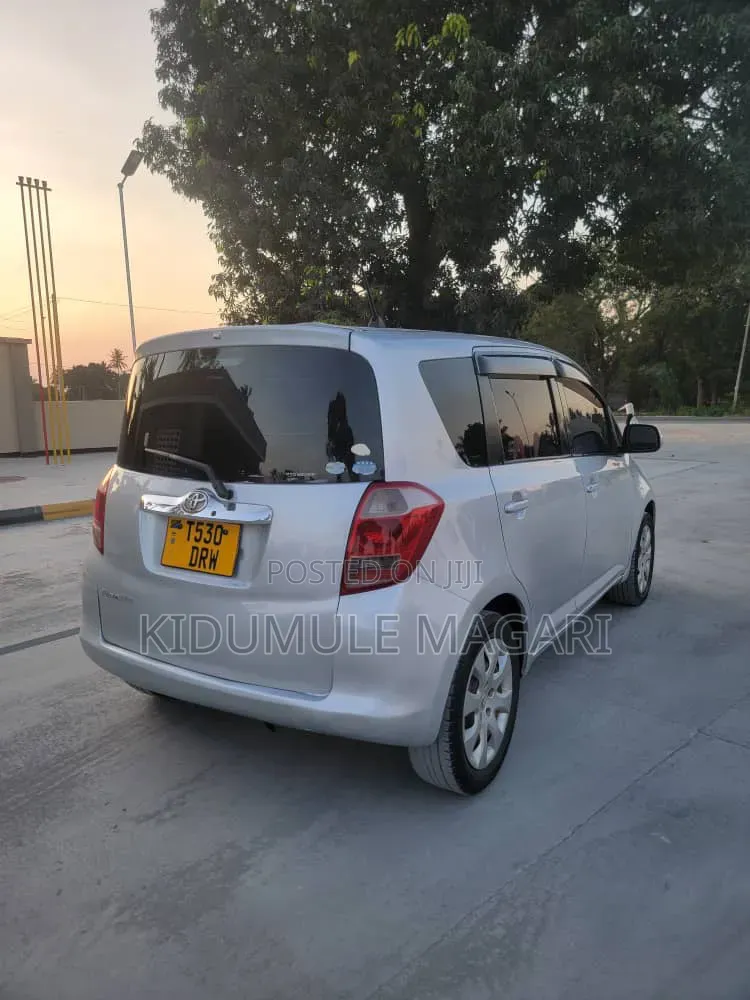Toyota Ractis 2005 Silver