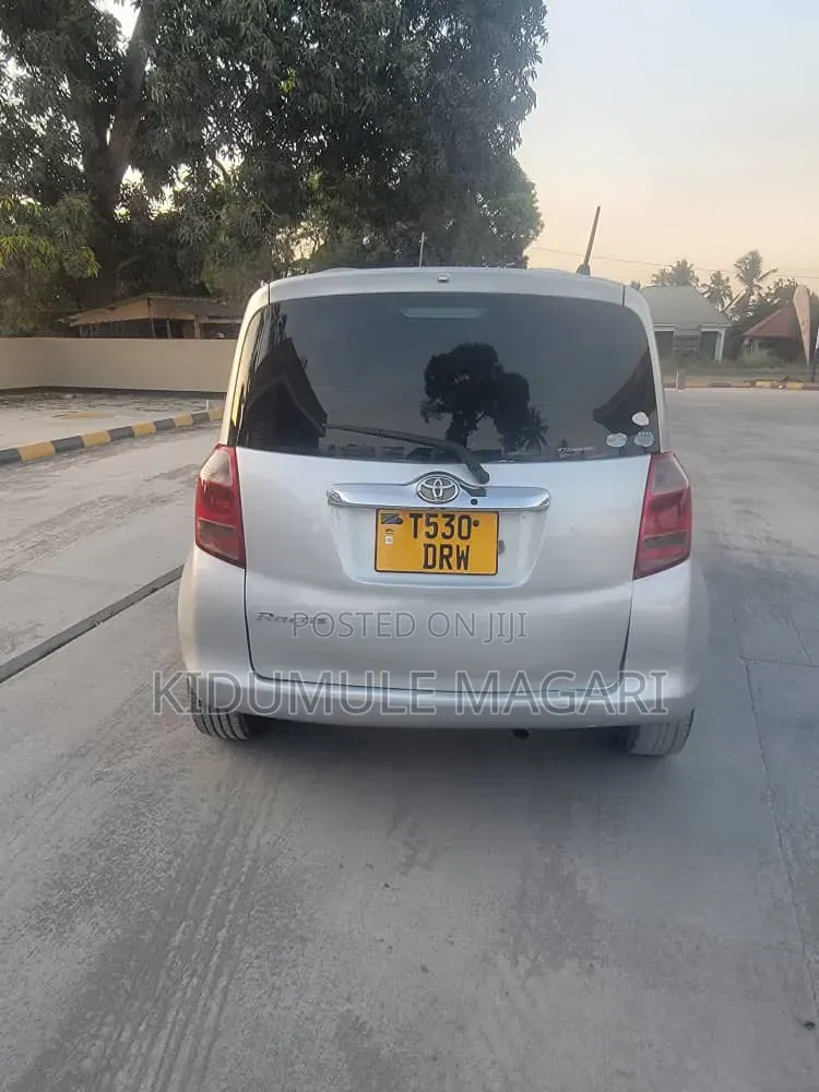 Toyota Ractis 2005 Silver