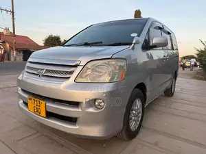 Toyota Noah 2006 Silver