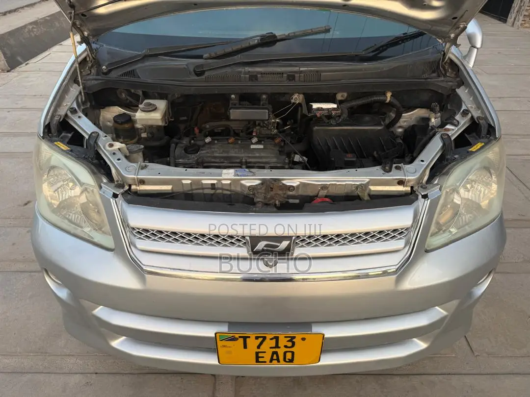 Toyota Noah 2006 Silver