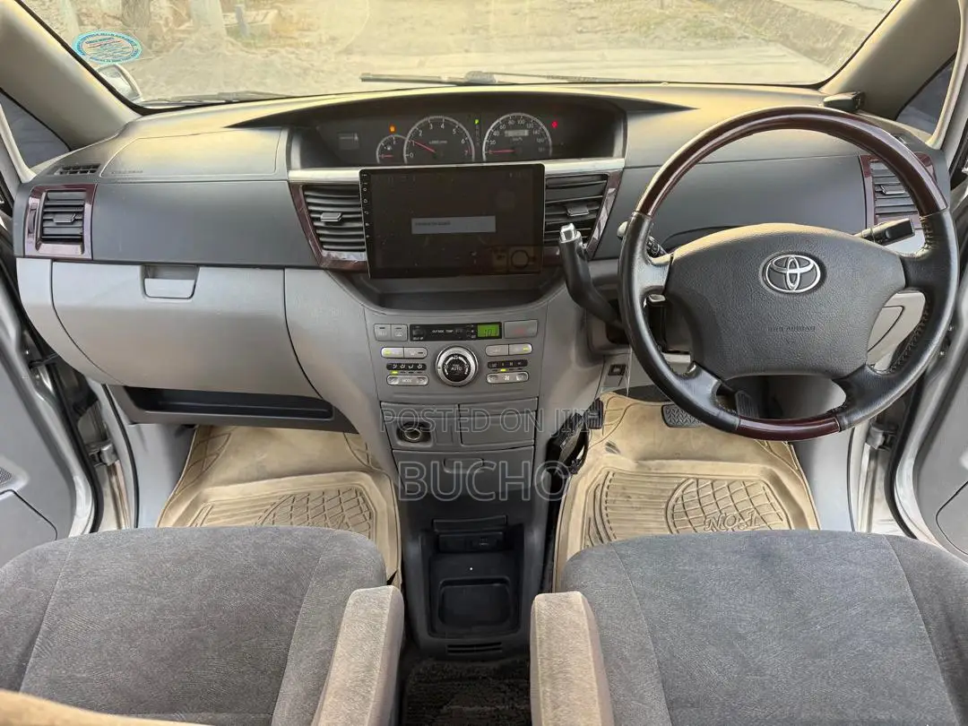 Toyota Noah 2006 Silver