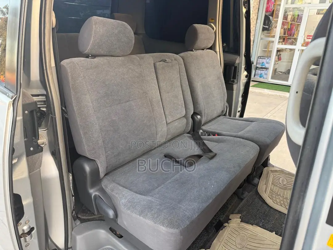 Toyota Noah 2006 Silver