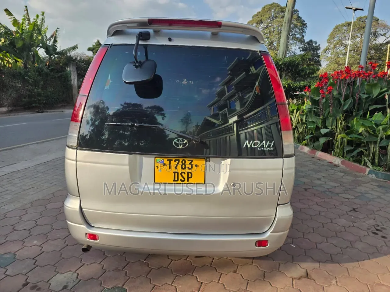 Toyota Noah 2001 Silver