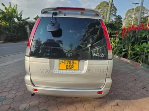 Toyota Noah 2001 Silver