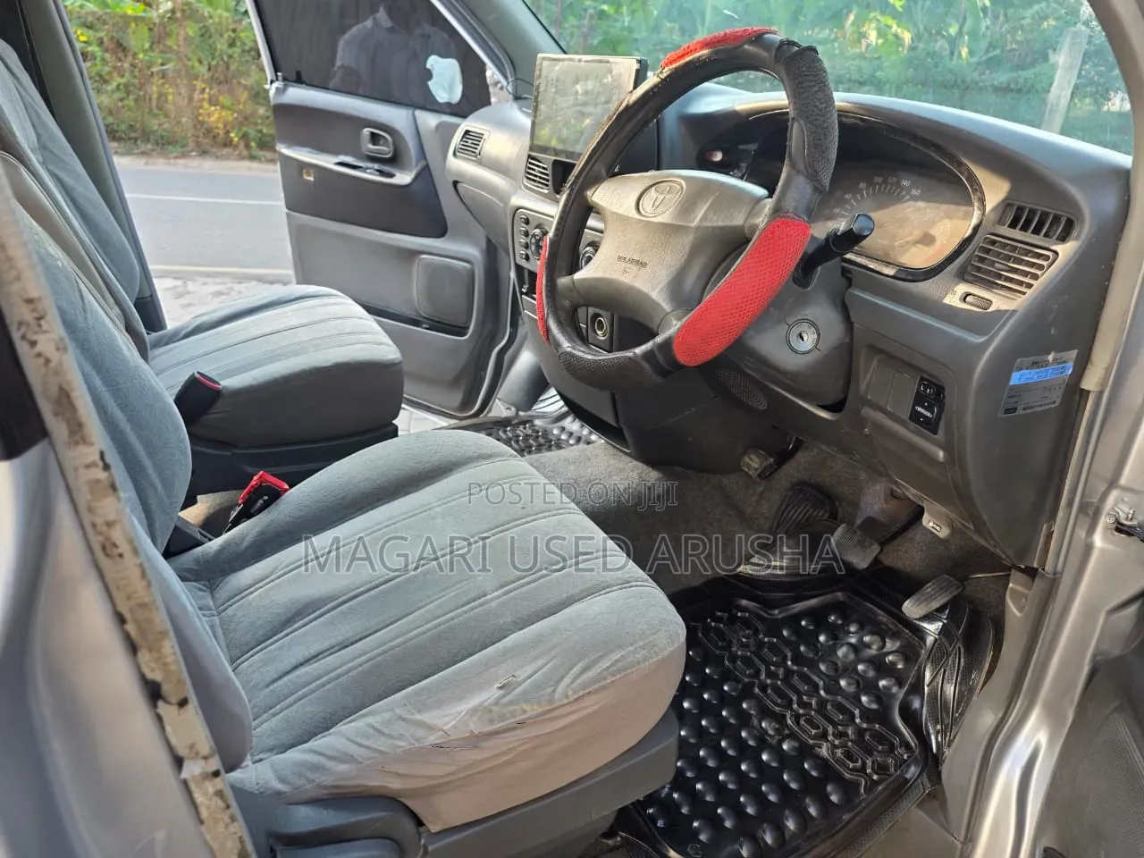 Toyota Noah 2001 Silver