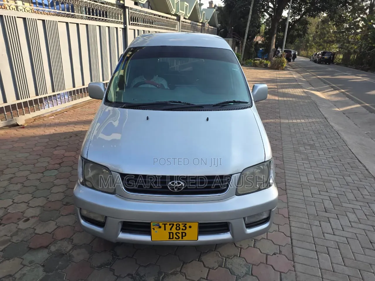 Toyota Noah 2001 Silver
