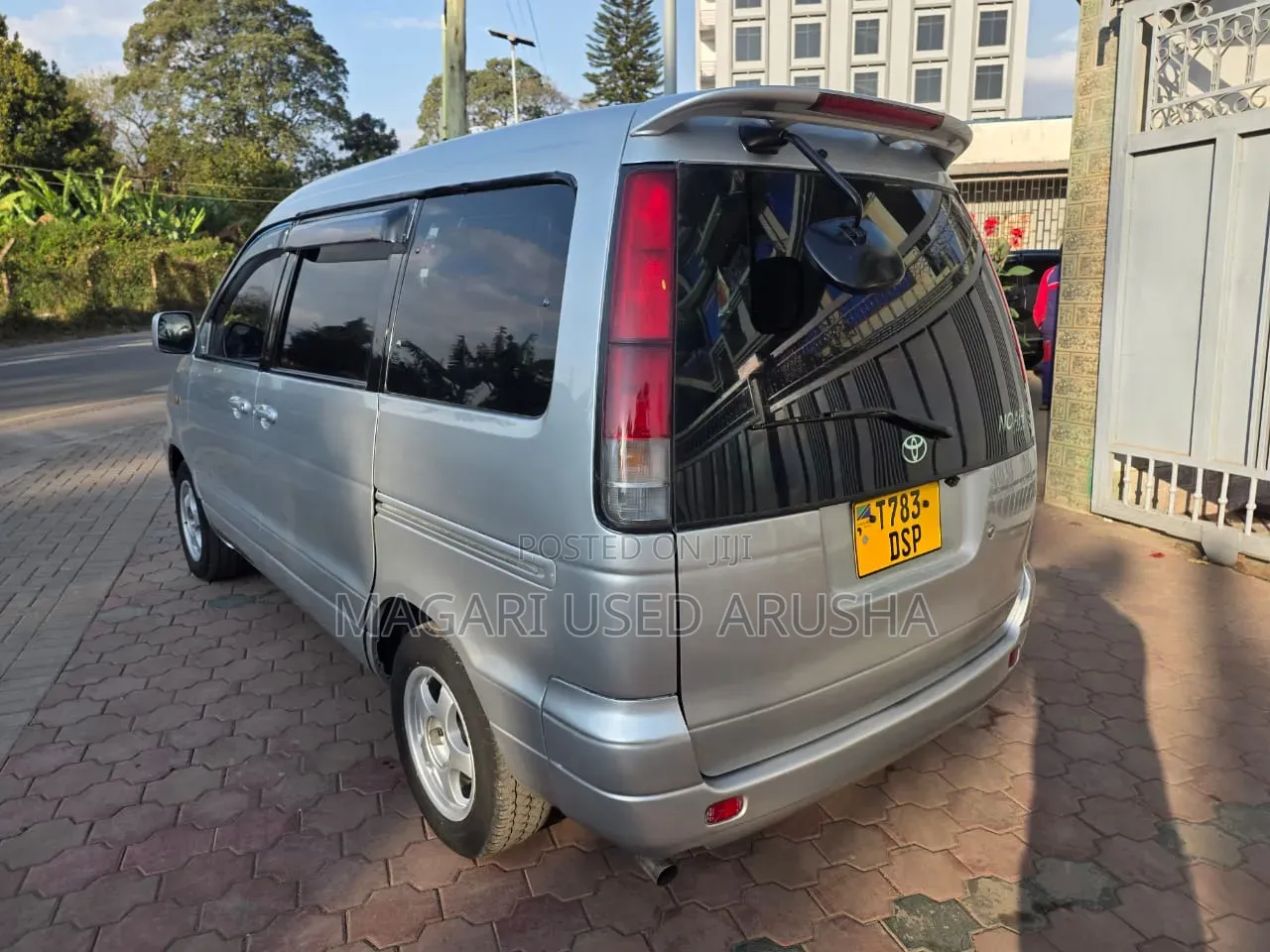 Toyota Noah 2001 Silver