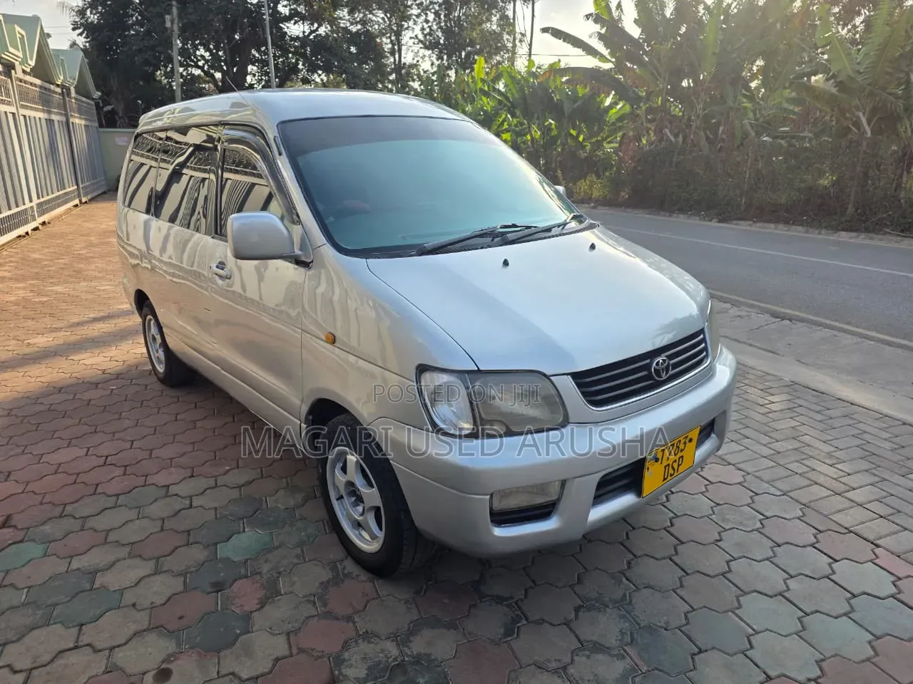 Toyota Noah 2001 Silver