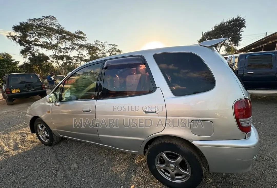 Toyota Corolla Spacio 2000 Silver