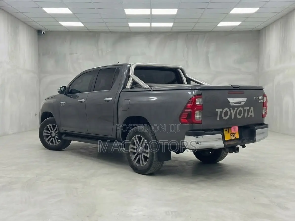 Toyota Hilux 2019 Gray