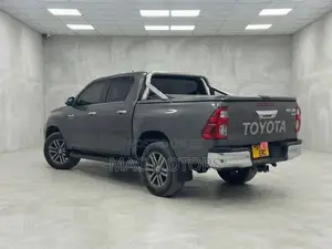 Toyota Hilux 2019 Gray