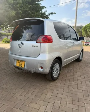 Toyota Porte 2004 Silver