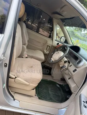 Toyota Porte 2004 Silver