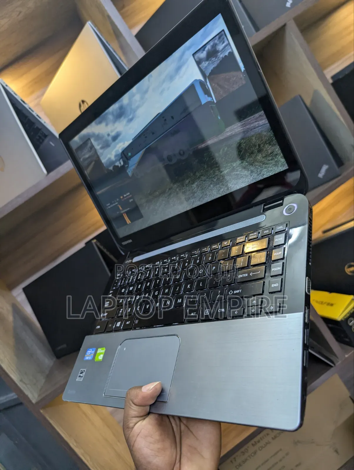 Laptop Toshiba 8GB Nvidia HDD 320GB