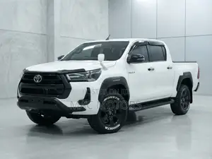Toyota Hilux Revo Double Cab Deisel 2.4 AWD 2022 Pearl