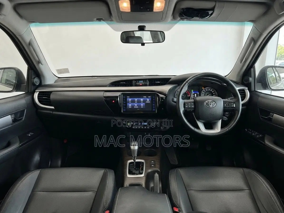Toyota Hilux Revo Double Cab Deisel 2.4 AWD 2022 Pearl