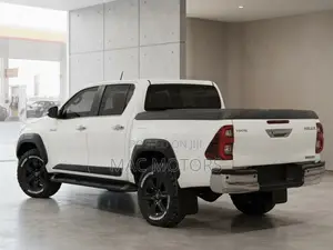 Toyota Hilux Revo Double Cab Deisel 2.4 AWD 2022 Pearl