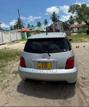 Toyota IST 2005 Silver