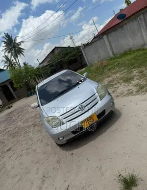 Toyota IST 2005 Silver