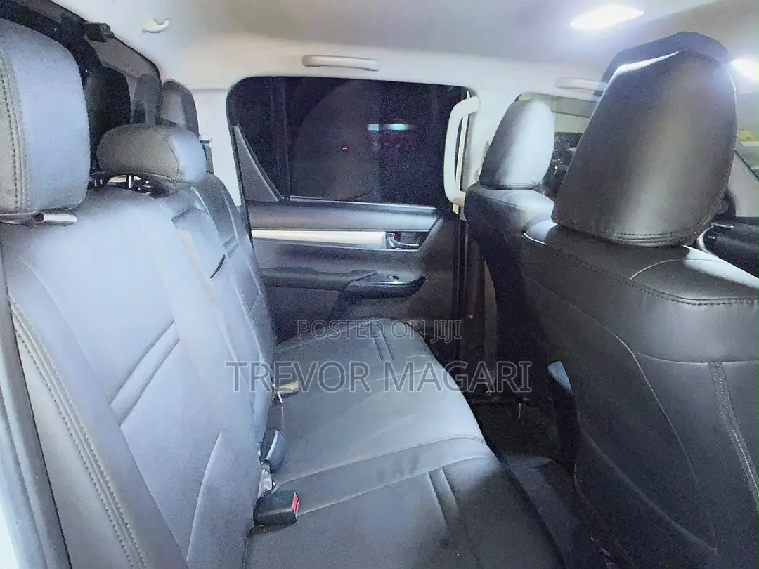 Toyota Hilux 2022 White