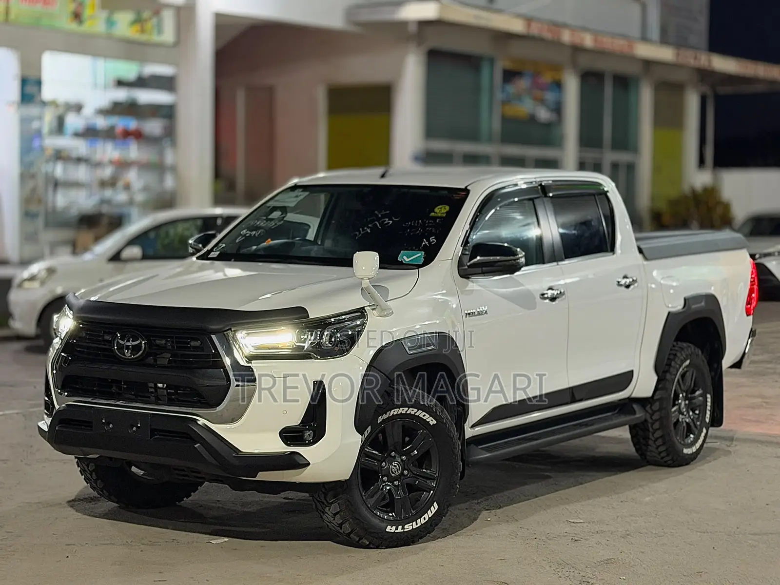 Toyota Hilux 2022 White