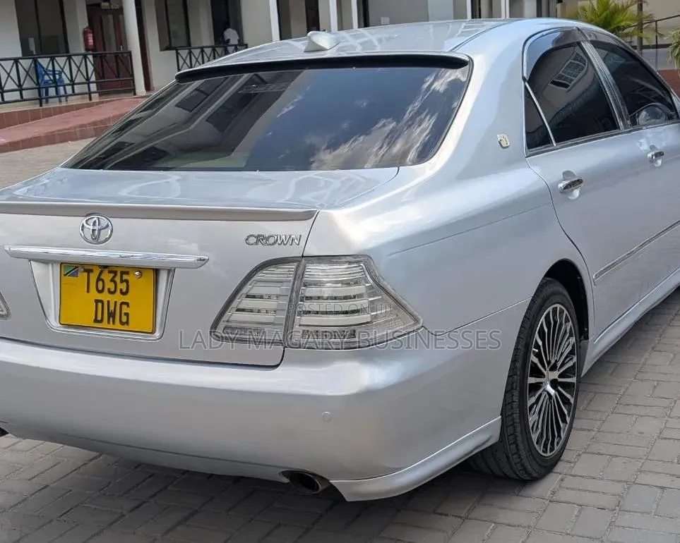 Toyota Crown Royale 2005 Silver
