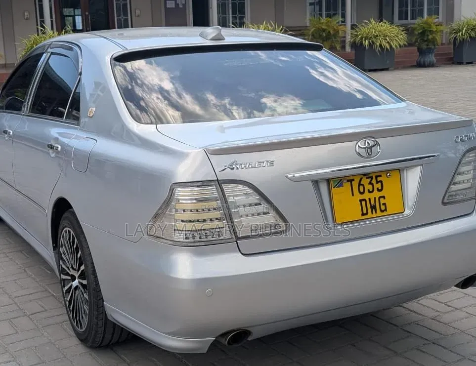 Toyota Crown Royale 2005 Silver