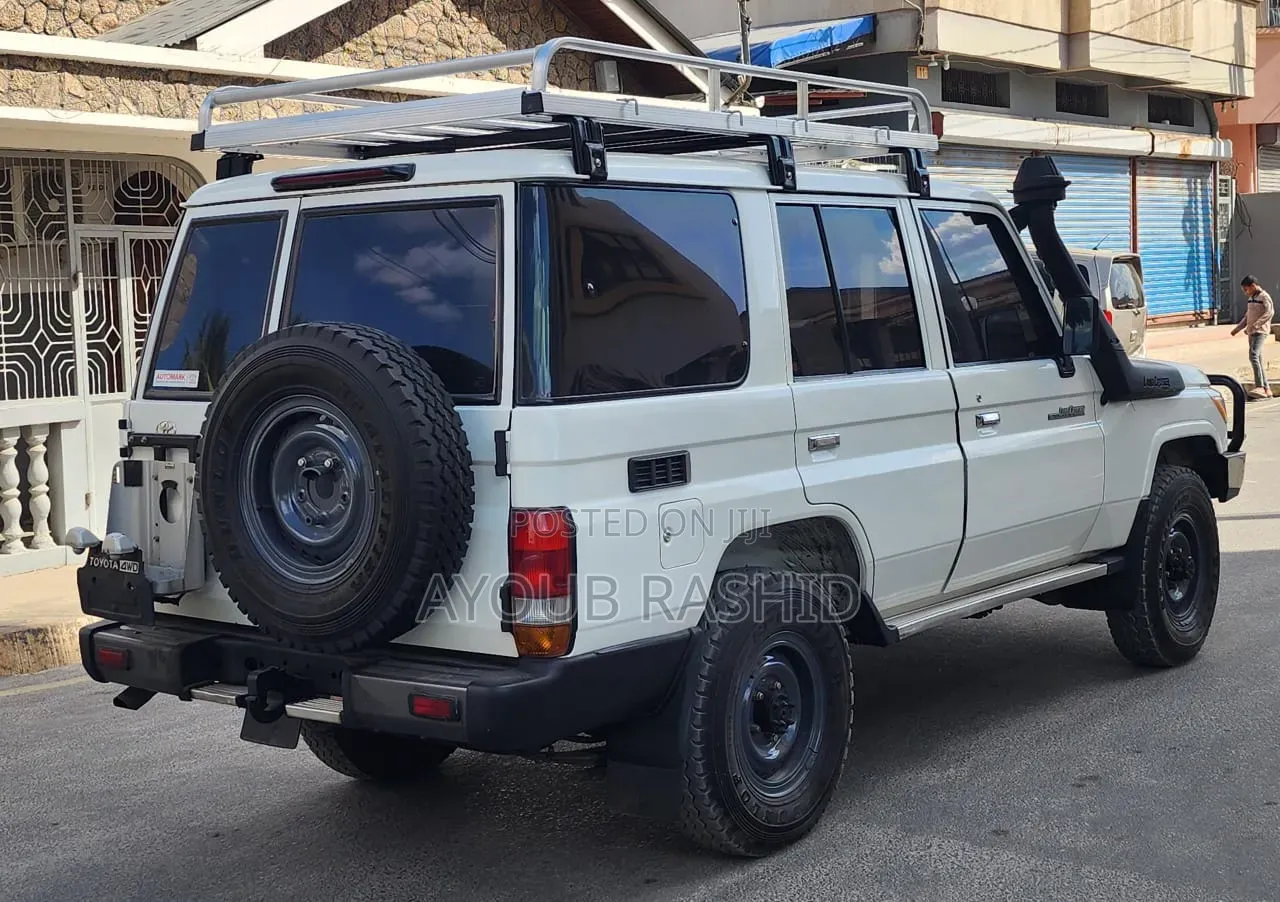 Toyota Land Cruiser 2018 White