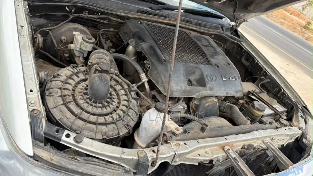 Toyota Hilux 2010 Silver