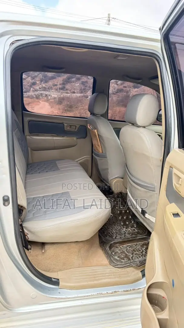 Toyota Hilux 2010 Silver