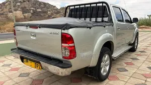 Toyota Hilux 2010 Silver