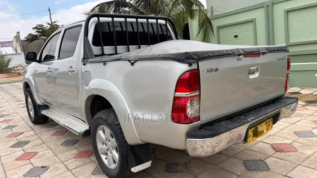 Toyota Hilux 2010 Silver