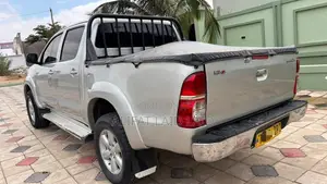 Toyota Hilux 2010 Silver