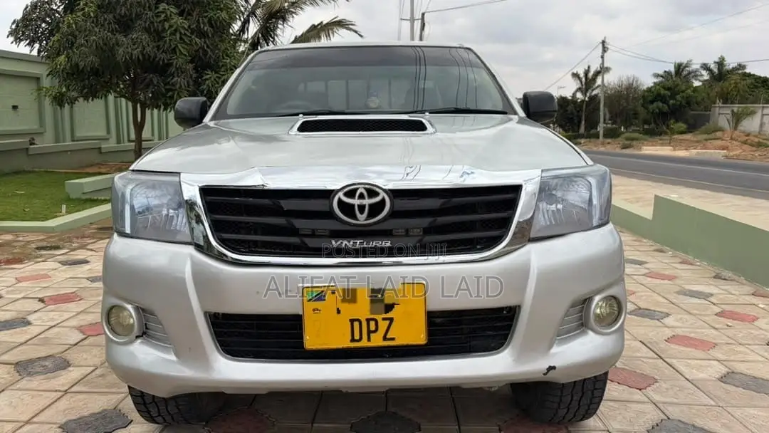 Toyota Hilux 2010 Silver