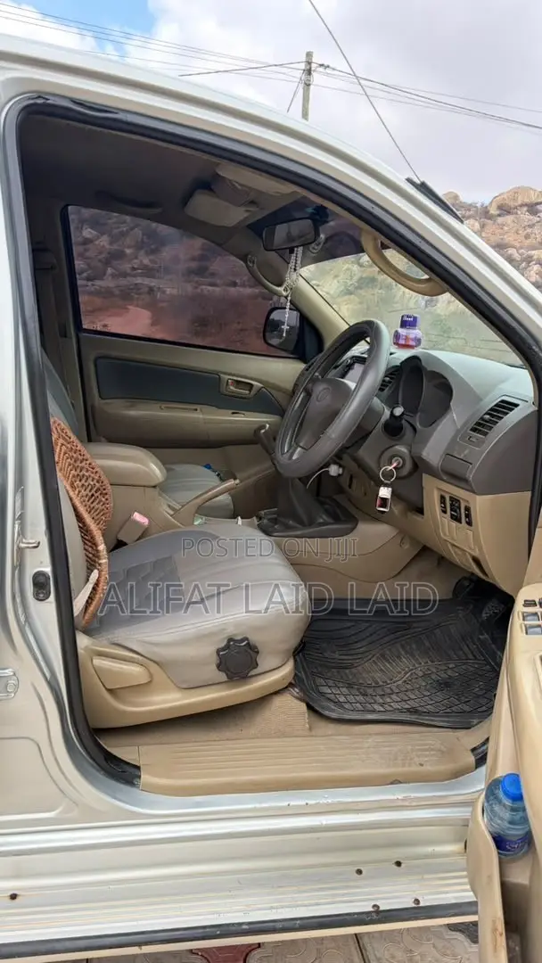 Toyota Hilux 2010 Silver