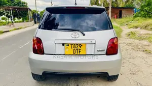 Toyota IST 2004 Silver