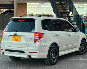 Subaru Forester 2010 Pearl