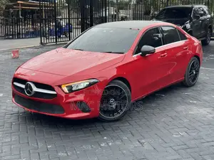 Mercedes-Benz C180 2020 Red