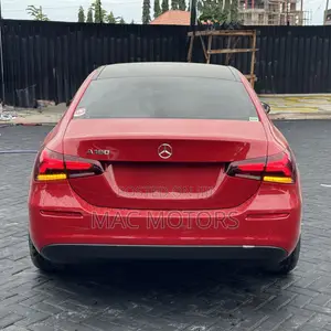 Mercedes-Benz C180 2020 Red