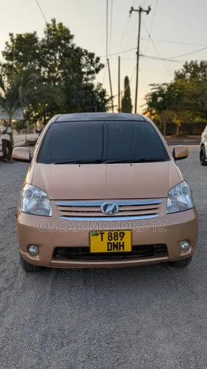Toyota Raum 2006 Gold