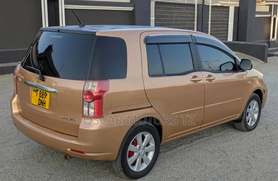 Toyota Raum 2006 Gold