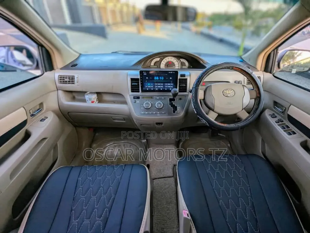 Toyota Raum 2006 Gold