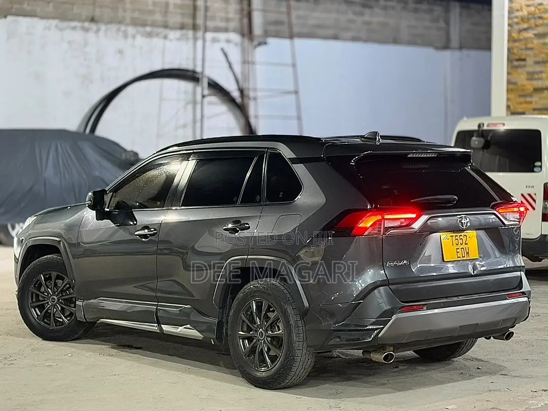 Toyota RAV4 2021 Gray
