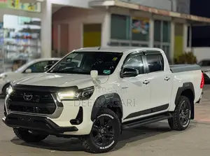 Toyota Hilux 2022 White