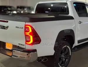 Toyota Hilux 2022 White